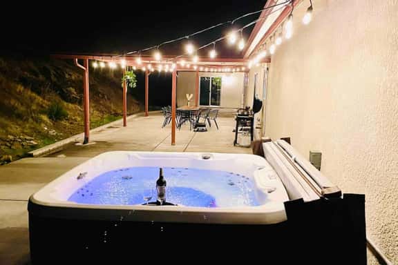 Villa near Yosemite & bass lake w/Hot Tub/EVcharge - Image 1